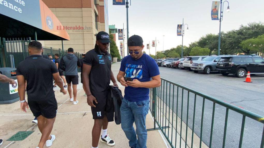 Jugadores de la Selección de Honduras llegaron al Minute Maid Park para apoyar a Mauricio Dubón y a los Astros