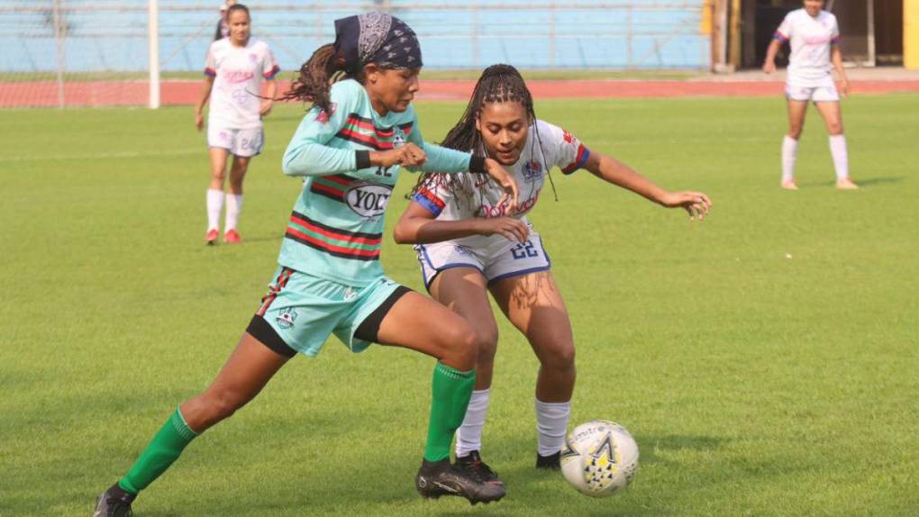 Goleadora y sensación en el fútbol femenil: así es Mayra, la hermana de Jerry Bengtson