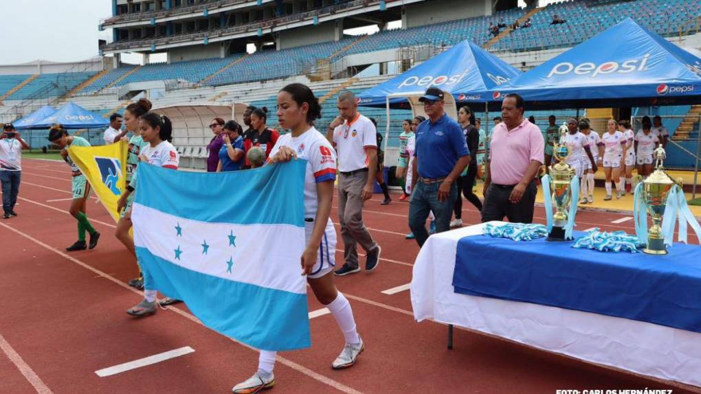 Goleadora y sensación en el fútbol femenil: así es Mayra, la hermana de Jerry Bengtson