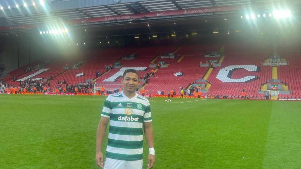 ¡Entre cracks! Las fotos de Emilio Izaguirre en el partido de leyendas entre Liverpool y Celtic