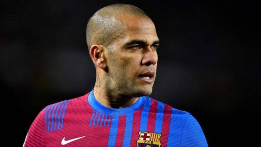 Cabizbajo, deprimido y confundido: así pasó su primer día en prisión Dani Alves