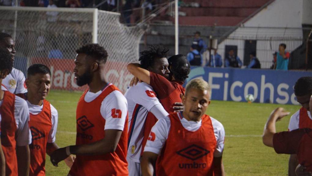 ¡Euforia! Así celebraron los jugadores de Olimpia el gol de José García