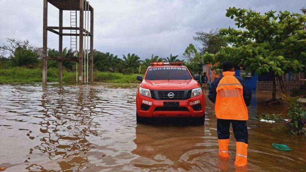 Desbordamientos, evacuaciones y emergencia: las imágenes de las inundaciones en Cortés