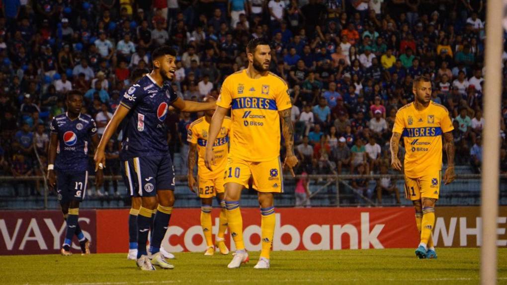 Ovación, autógrafos y complicidad con los niños: así fue el paso de Gignac por Honduras