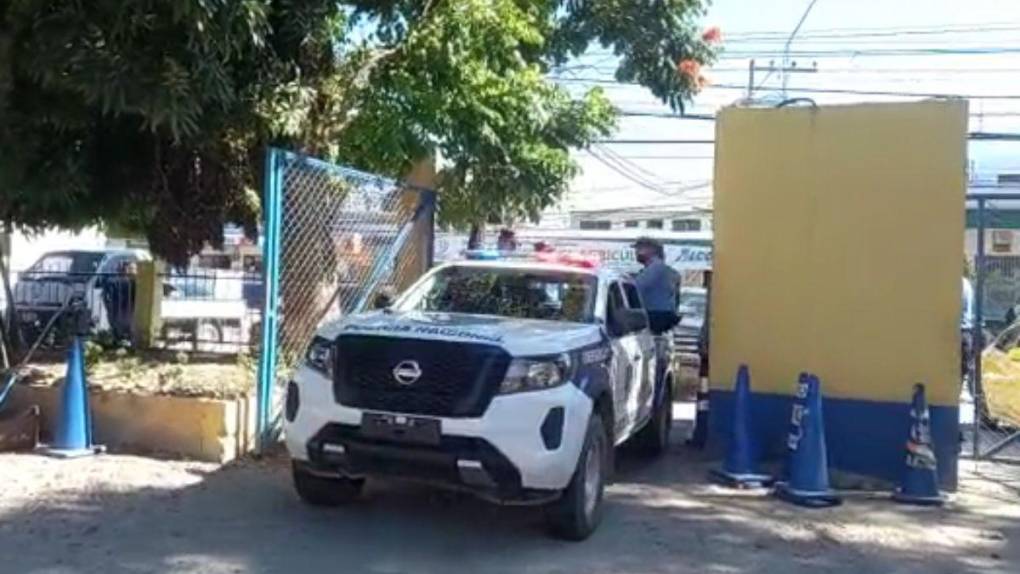 Hombre escondía decenas de paquetes de droga en caleta de vehículo en La Ceiba