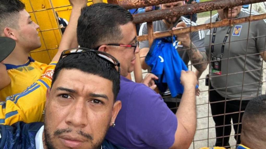 Ovación, autógrafos y complicidad con los niños: así fue el paso de Gignac por Honduras