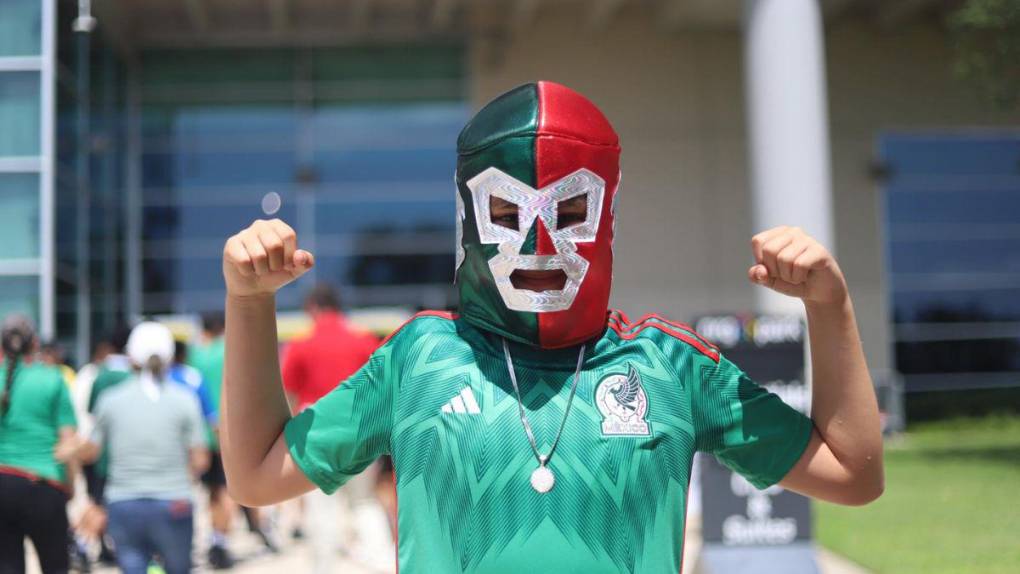 Gran ambiente: aficionados llegan al NRG Stadium para presenciar el Honduras-México en la Copa Oro 2023