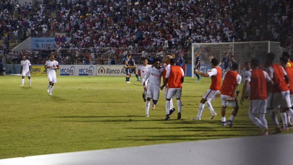 ¡Euforia! Así celebraron los jugadores de Olimpia el gol de José García