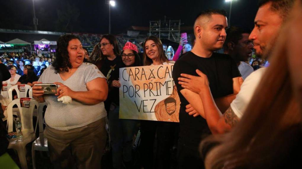 Gran ambiente en la capital para bailar al ritmo de Camilo