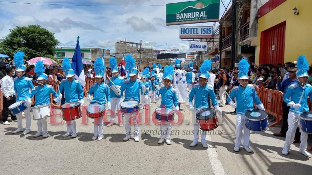 Niños rindieron honor con coloridos desfiles en Danlí