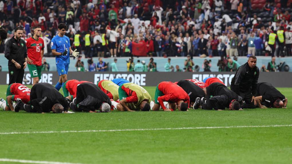 ¡Respeto total! Los gestos de los jugadores de Francia con los de Marruecos tras avanzar a la final