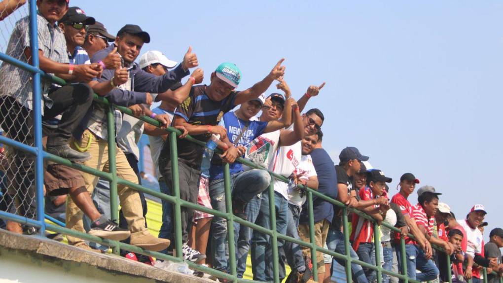 Corazones divididos, apasionadas aficiones y el ambientazo en el Olancho FC vs Olimpia