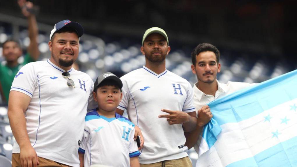 Gran ambiente: aficionados llegan al NRG Stadium para presenciar el Honduras-México en la Copa Oro 2023