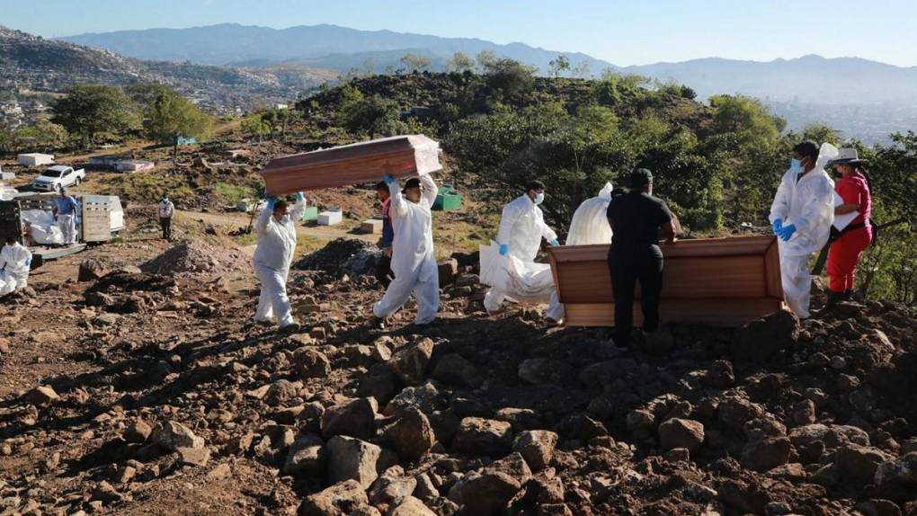 Sin flores ni llanto: el triste último adiós a los cuerpos que no son reclamados en la morgue