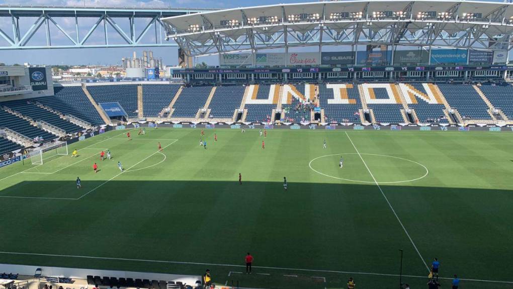 Aficionados comienzan a engalanar el ambiente previo al clásico Olimpia-Motagua en Philadelphia