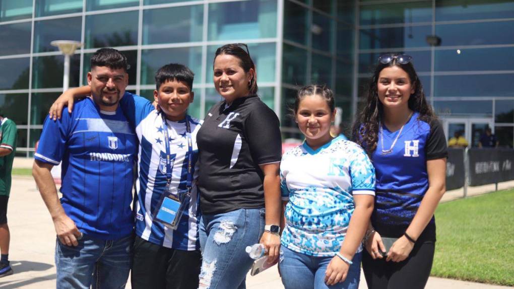 Gran ambiente: aficionados llegan al NRG Stadium para presenciar el Honduras-México en la Copa Oro 2023