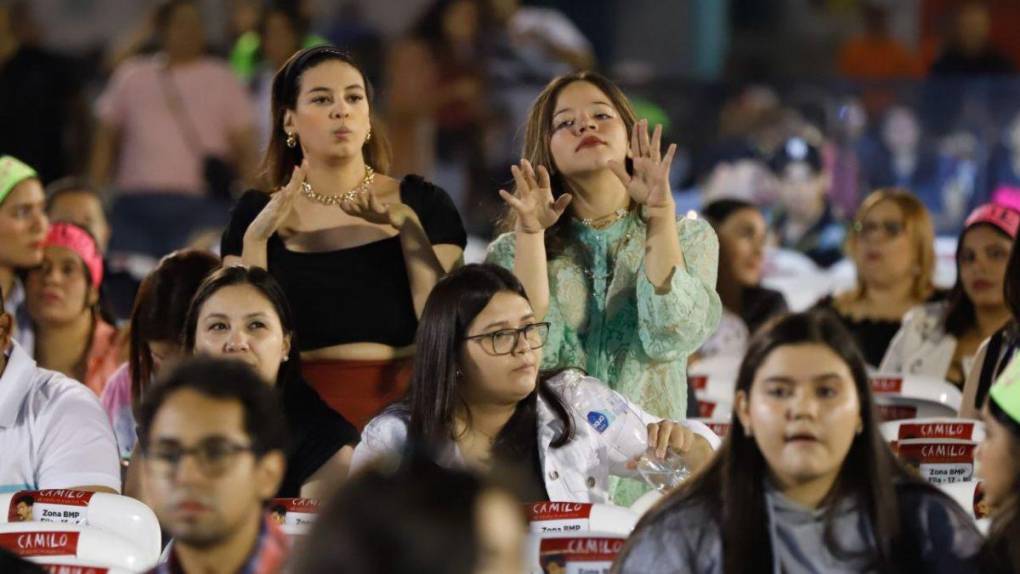 Gran ambiente en la capital para bailar al ritmo de Camilo