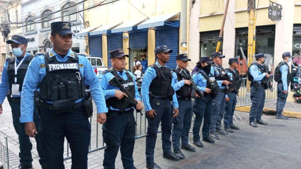 Fuerte resguardo: elementos policiales protegen a los diputados que elegirán la nueva CSJ