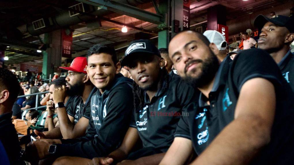 Jugadores de la Selección de Honduras llegaron al Minute Maid Park para apoyar a Mauricio Dubón y a los Astros