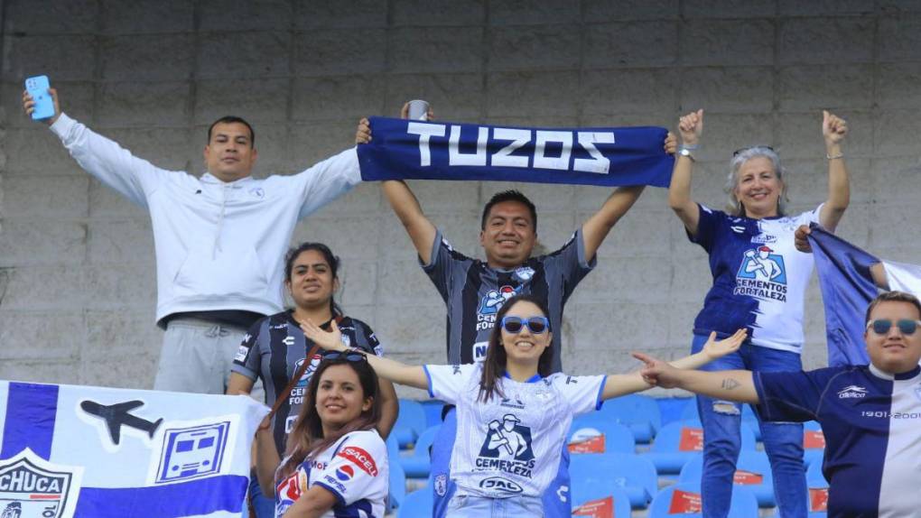 Bellas mujeres y gran ambiente: aficionados comienzan a llegar al Olímpico para el Motagua vs Pachuca