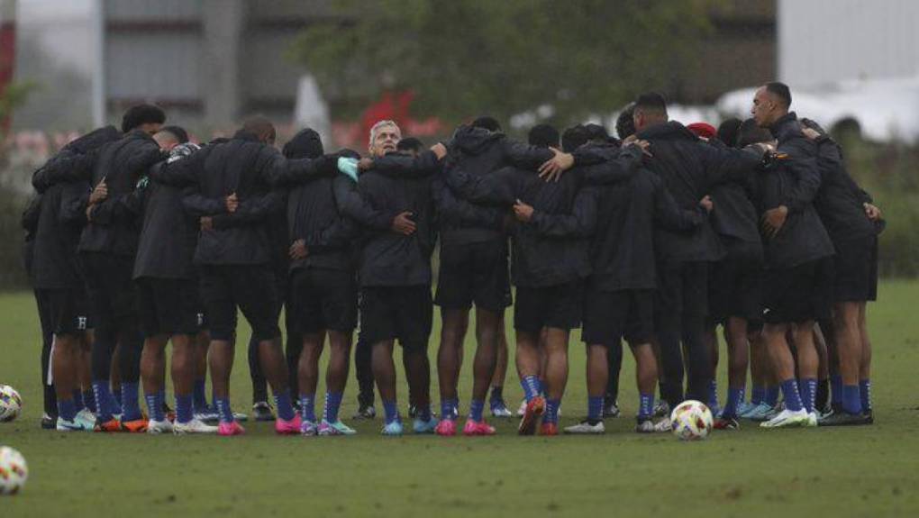 ¡Bajo la lluvia! Así fue el primer entreno de Honduras en Fort Lauderdale