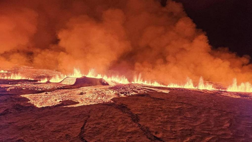 Las impactantes imágenes de la erupción del volcán en Islandia