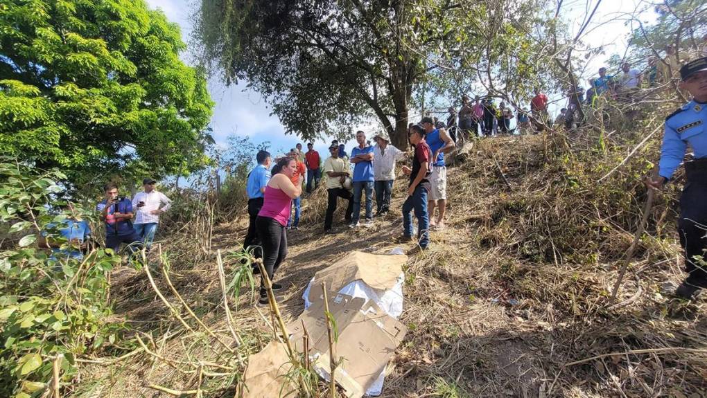 Un carro sobrecargado y una vuelta peligrosa: lo que se sabe del accidente que dejó tres muertos en Santa Bárbara