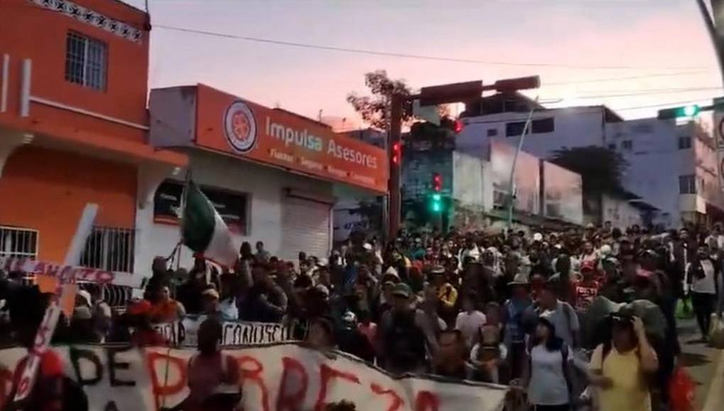 ”No tenemos de otra”: caravana migrante sigue su camino por México