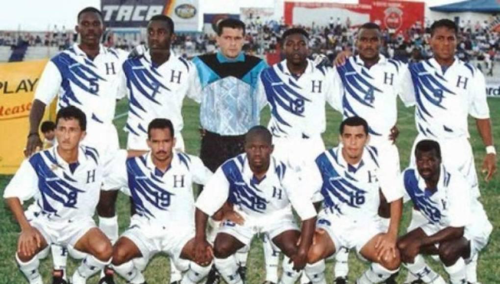 ¡Bellezas! Esta es la evolución de las camisas de la Selección de Honduras a lo largo de los años