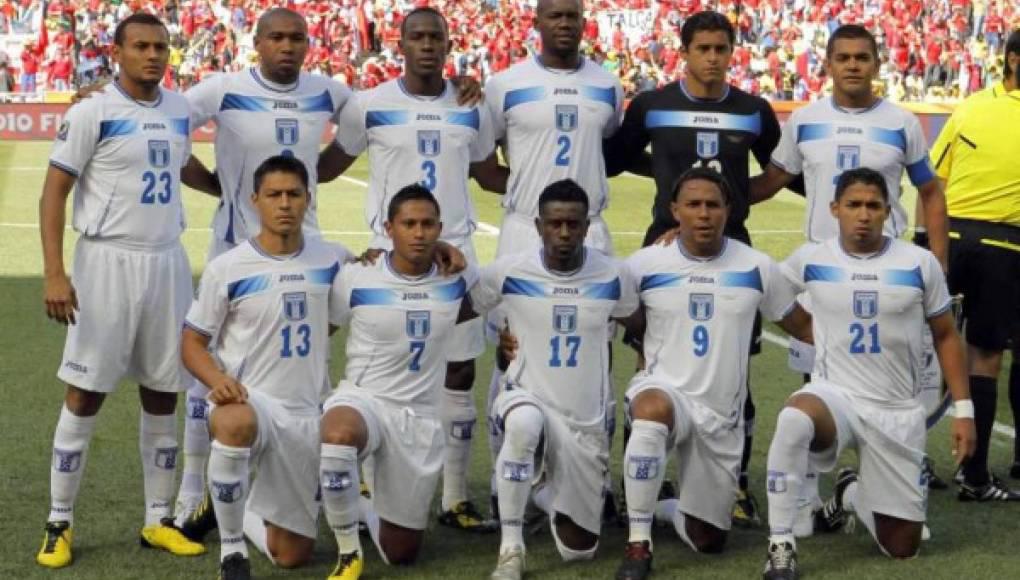 ¡Bellezas! Esta es la evolución de las camisas de la Selección de Honduras a lo largo de los años