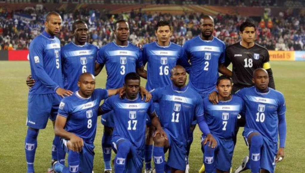 ¡Bellezas! Esta es la evolución de las camisas de la Selección de Honduras a lo largo de los años