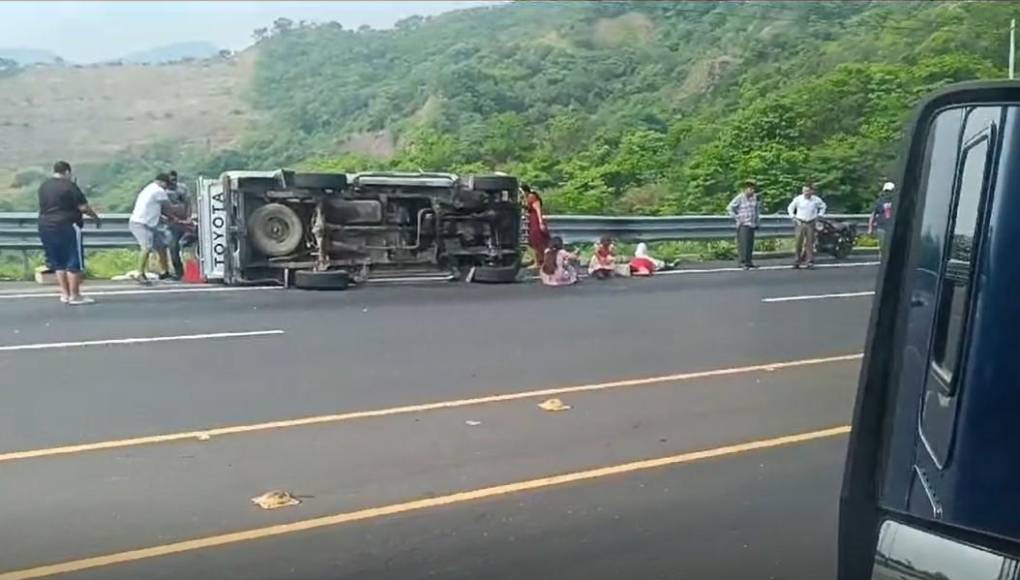 Las imágenes que dejó el accidente en el Canal Seco; hay 2 muertos