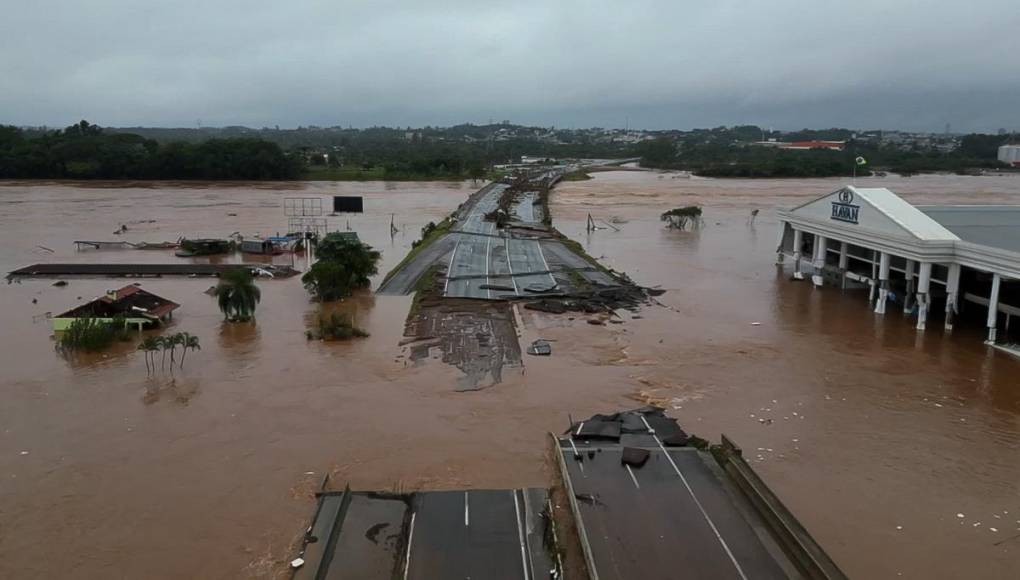 Suman 56 muertos en el sur de Brasil por desastre climático