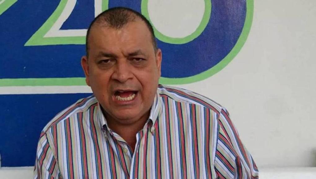 Periodista Orlando Ponce Morazán anuncia que se casará