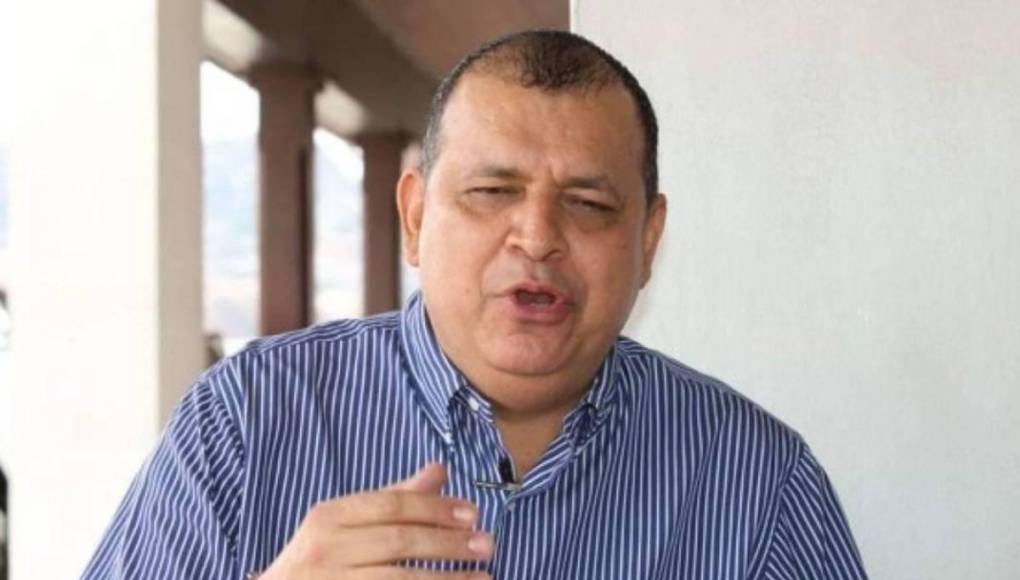 Periodista Orlando Ponce Morazán anuncia que se casará