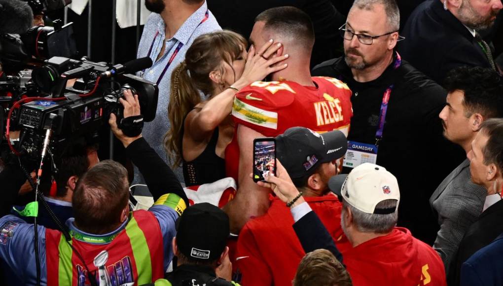 Las imágenes que no viste de la celebración de Travis Kelce y Taylor Swift