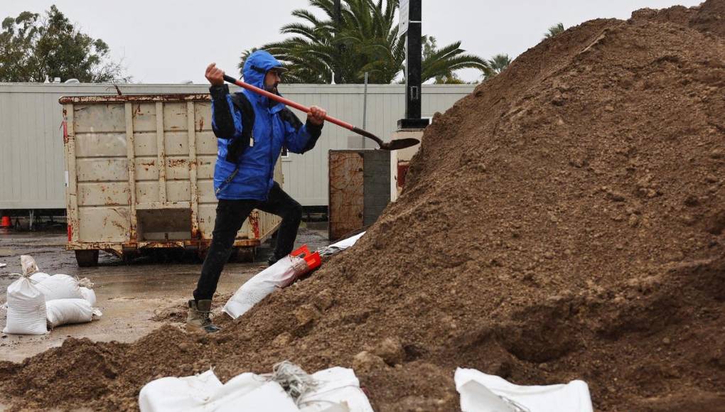 Un muerto y miles sin electricidad por inundaciones en California