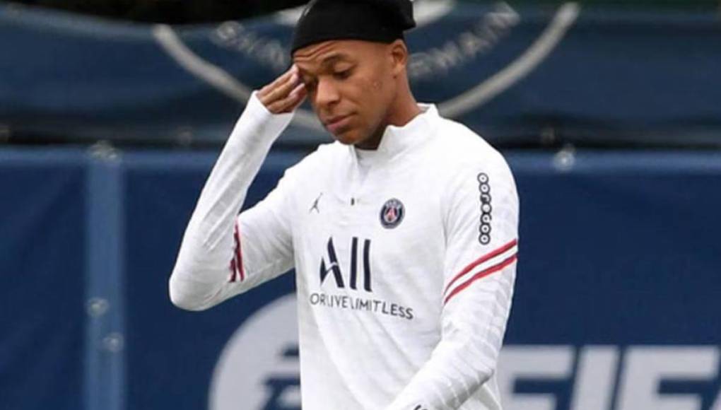 Mbappé se despide en pleno entrenamiento de compañeros del PSG