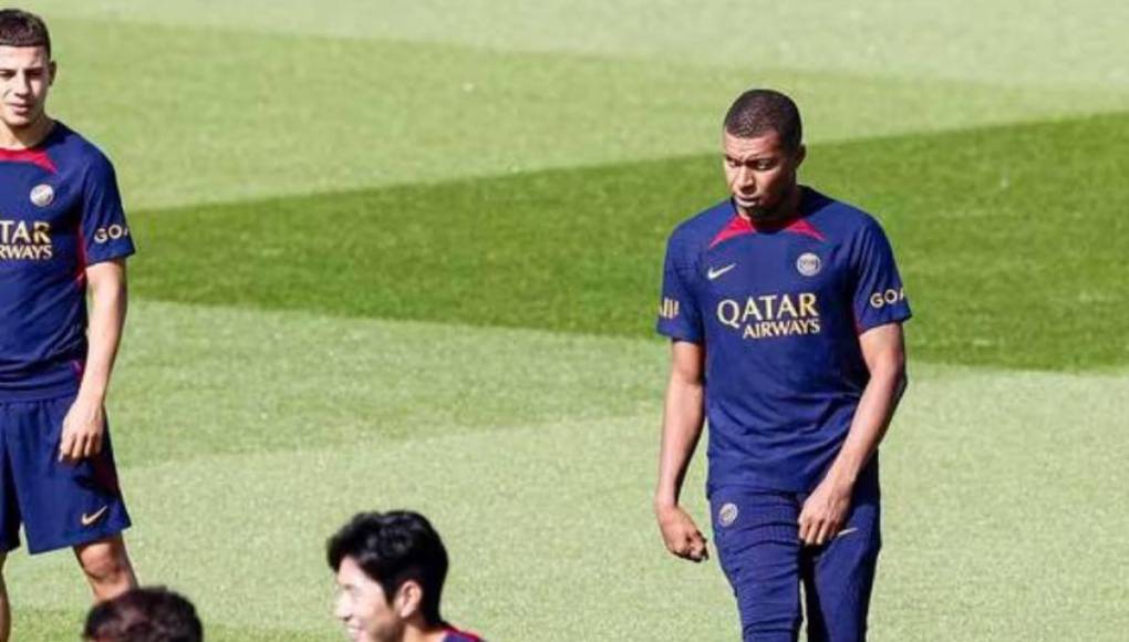 Mbappé se despide en pleno entrenamiento de compañeros del PSG