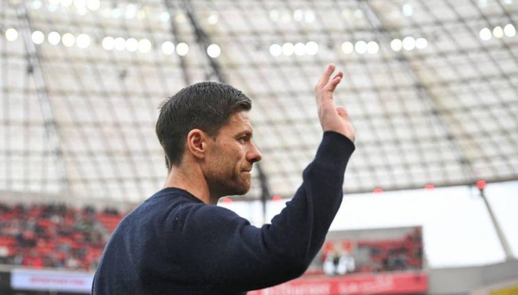 Xabi Alonso se emborracha, locura de afición de Leverkusen y festejo en el camerino