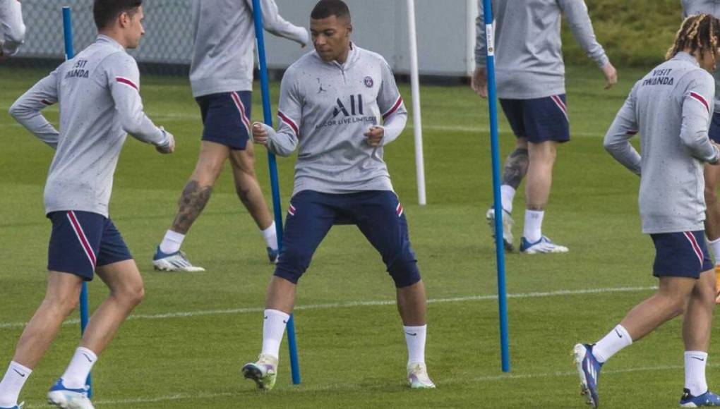 Mbappé se despide en pleno entrenamiento de compañeros del PSG