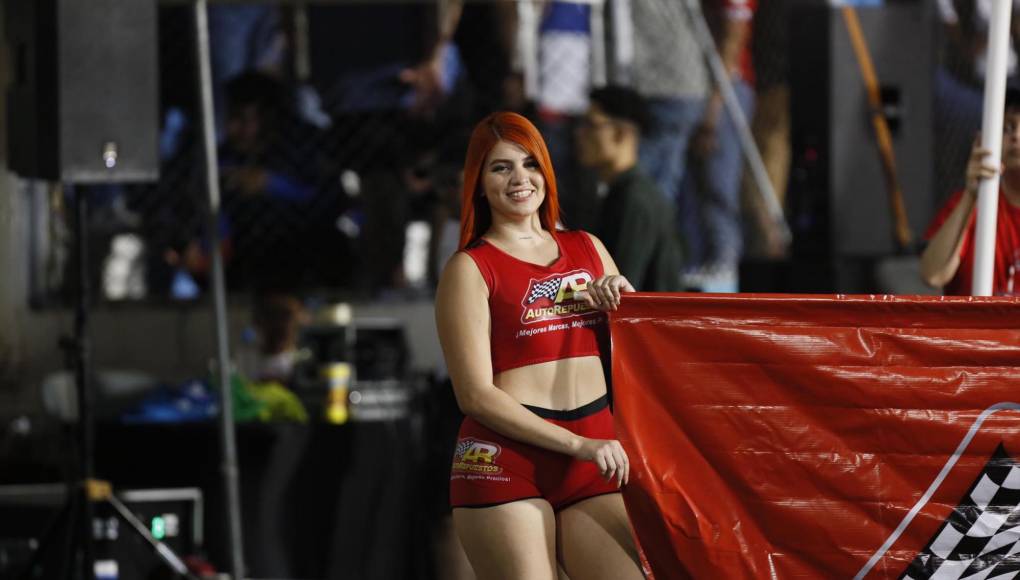 ¡Solo bellezas! Estadio Nacional se llena de lindas chicas para final de Olimpia ante Marathón