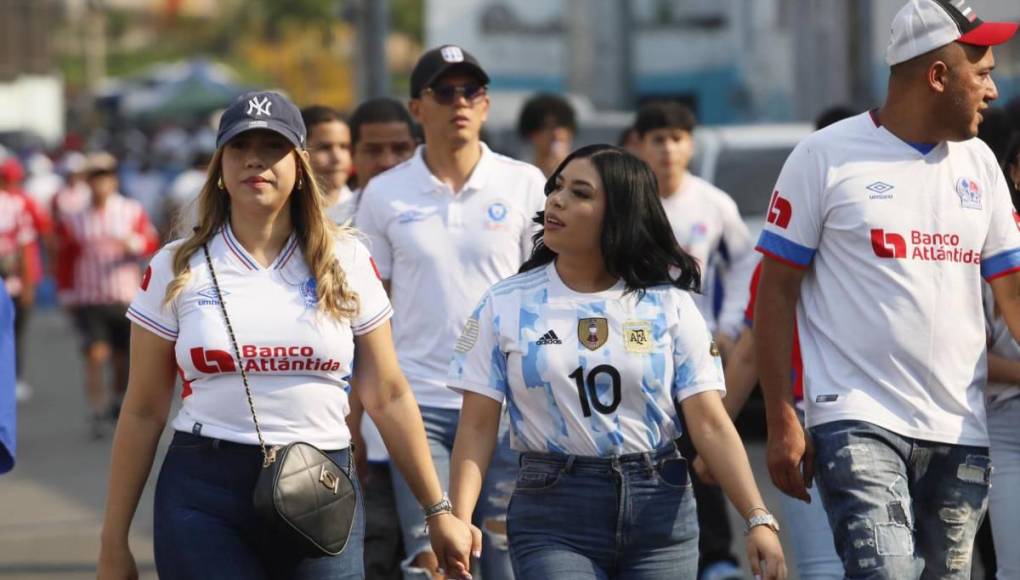 ¡Solo bellezas! Estadio Nacional se llena de lindas chicas para final de Olimpia ante Marathón