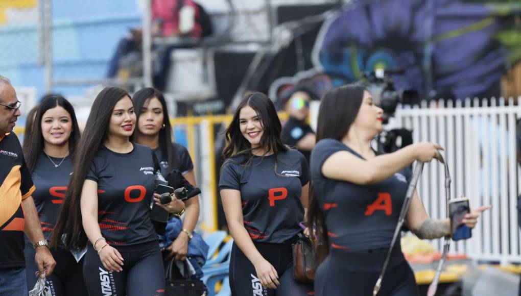 ¡Solo bellezas! Estadio Nacional se llena de lindas chicas para final de Olimpia ante Marathón