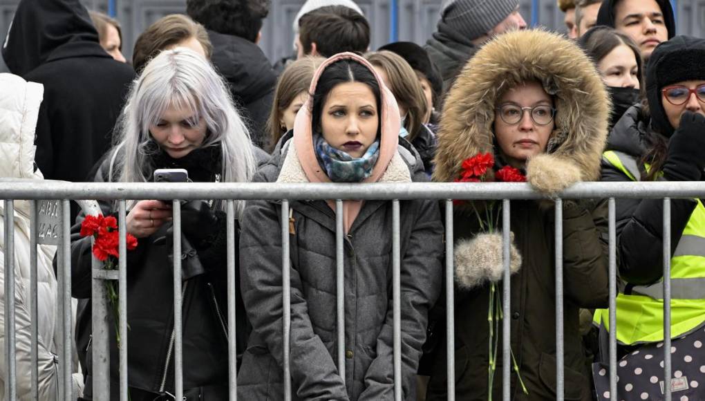 Miles asisten al funeral de Navalny en Moscú entre temores de arrestos