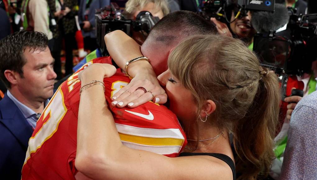 Las imágenes que no viste de la celebración de Travis Kelce y Taylor Swift