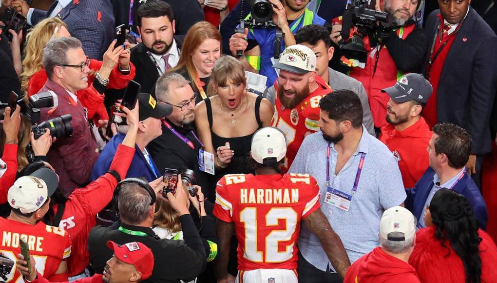 Las imágenes que no viste de la celebración de Travis Kelce y Taylor Swift