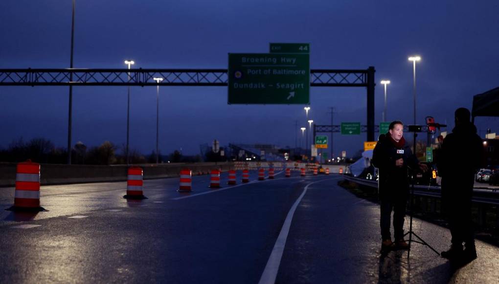 Cerrados permanecen accesos al puente que colapsó en Baltimore