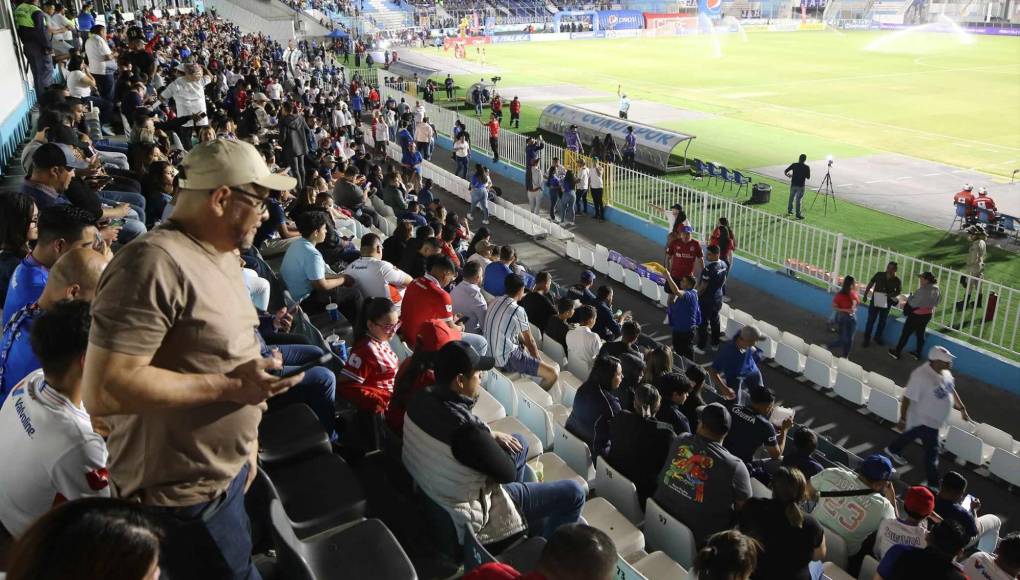 Jugadores de Olimpia provocan a barra de Motagua y la pelea de Najar con Auzmendi