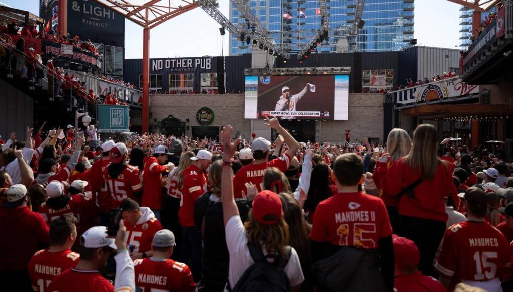 Un muerto y nueve heridos: ¿qué se sabe del tiroteo en el desfile del Super Bowl?